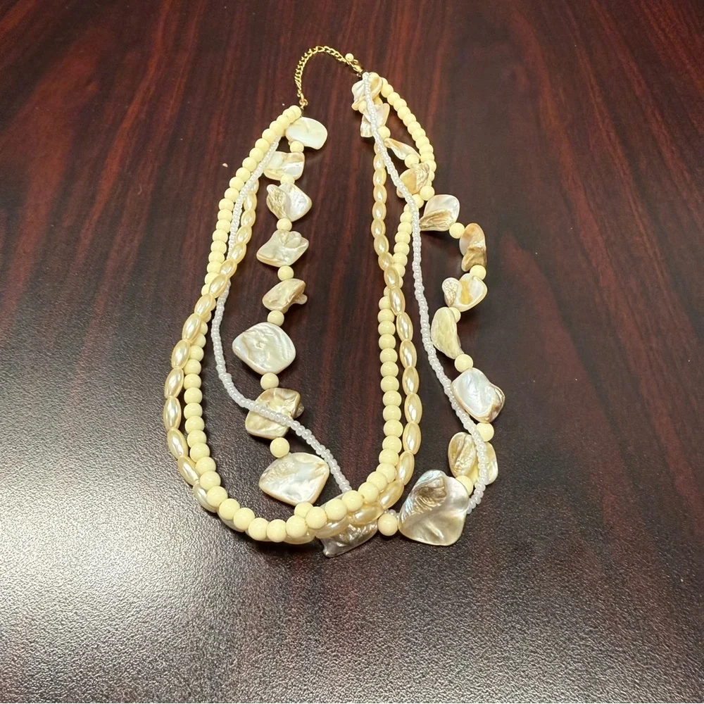 Avon Gold and Cream/natural Layered Necklace with Pearl-like Beads NIB 2007